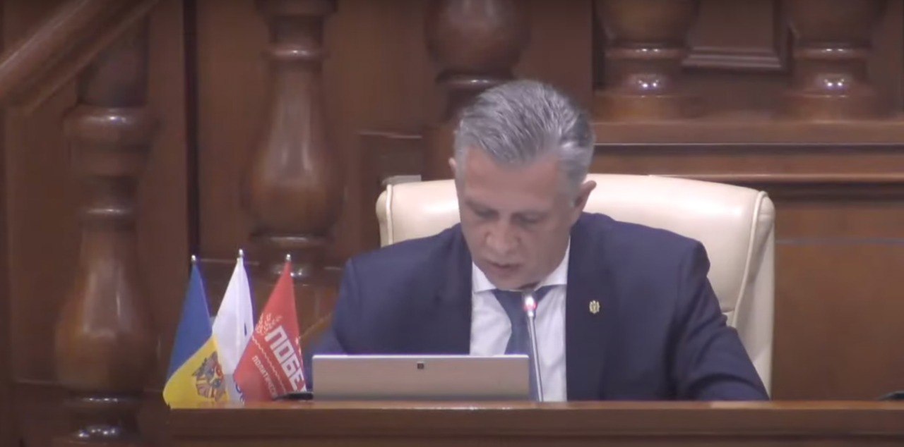 Vadim Fotescu l-a înemnat pe ministrul de Interne al Republicii Moldova să răspundă pentru ilegalitățile de la Aeroportul Chișinău